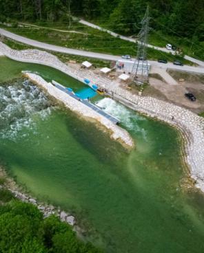 Neubau einer stehenden Flusswelle
in Ebensee © Nico Walz